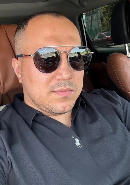 Роман из Донецка, ищу на сайте знакомства на одну ночь