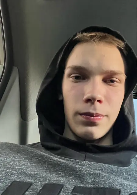 Я Vadim, 18, знакомлюсь на одну ночь в Уссурийске