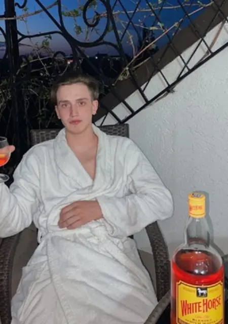 Я Григорий, 22, знакомлюсь для совместных путешествий в Воронеже