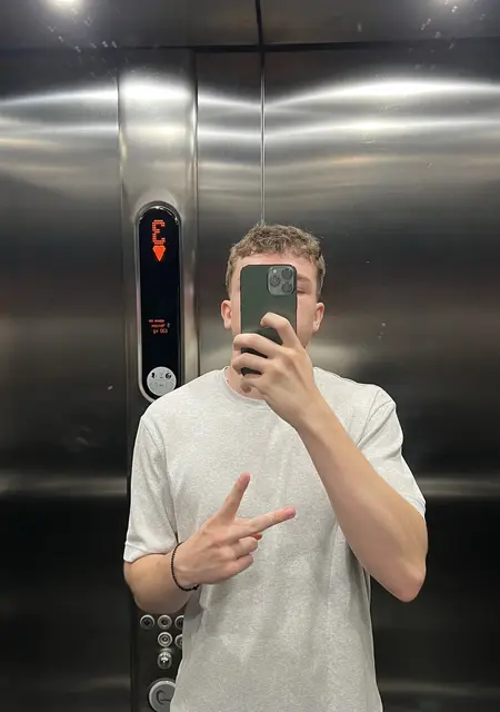 Павел из Пскова, мне 20, познакомлюсь для приятного времяпровождения