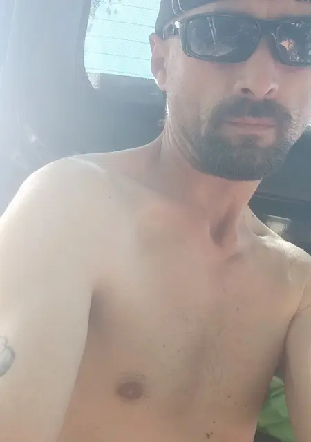 Василий из Гомеля, мне 47, познакомлюсь для приятного времяпровождения