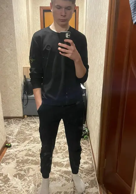 Я Александр, 19, знакомлюсь на одну ночь в Курске