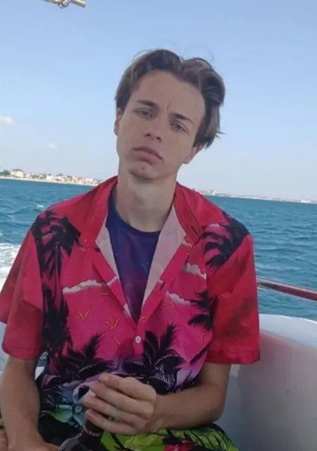 Я Арсений, 25, из Егорьевска, ищу знакомство для приятного времяпровождения