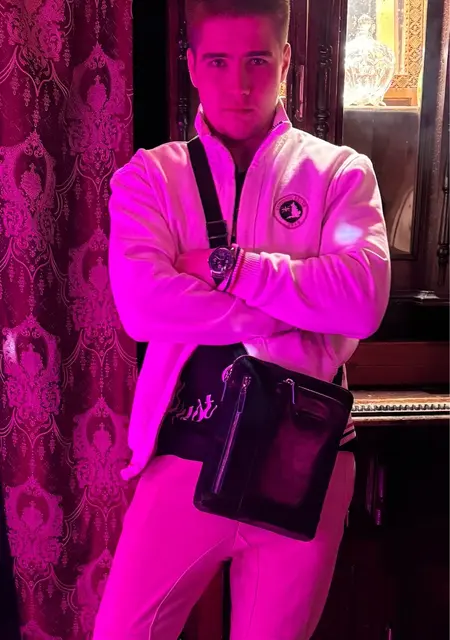 Дмитрий из Новокузнецка, мне 21, познакомлюсь для постоянных отношений