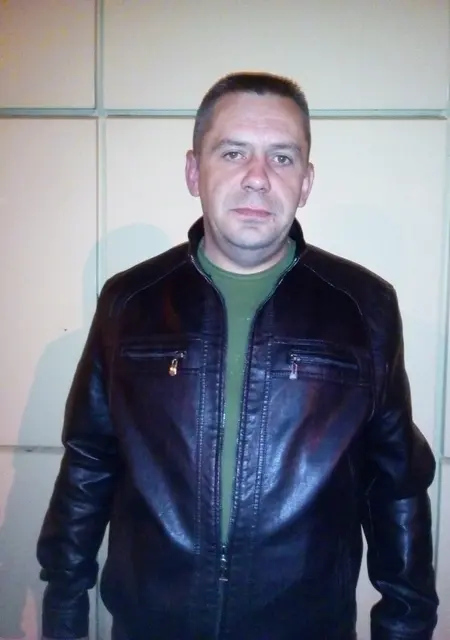 Я Костя, 48, из Тихвина, ищу знакомства без обязательств