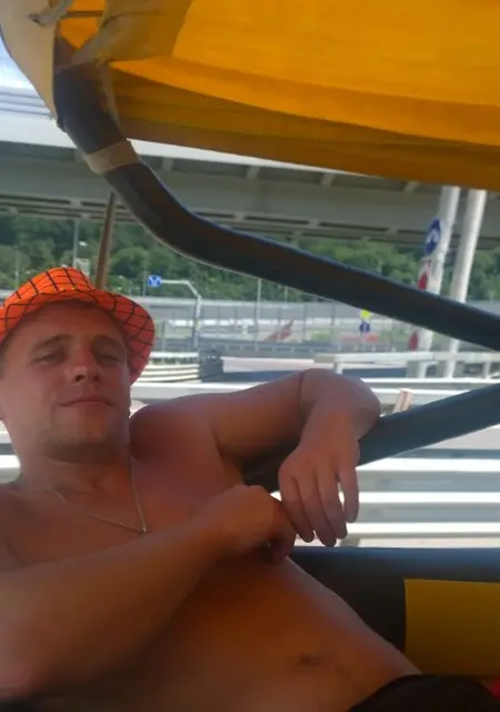 Антон из Нерюнгри, ищу на сайте знакомства на одну ночь