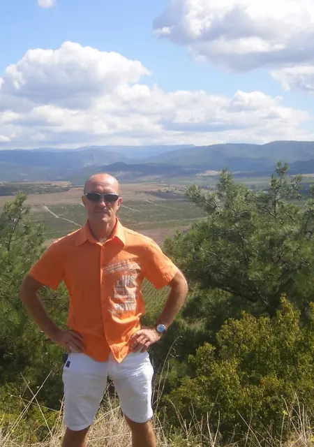 Я Вова, 59, из Твери, ищу знакомство для приятного времяпровождения