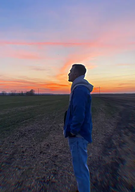 Максим из Москвы, мне 22, познакомлюсь на одну ночь