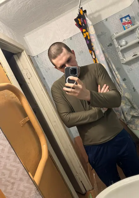 Я Влад, 20, знакомлюсь для общения в Омске