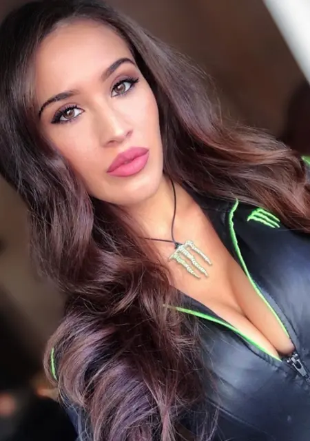 Я Анжела, 25, знакомлюсь без обязательств в Пятигорске