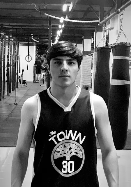 Maga из Великого Новгорода, мне 22, познакомлюсь на одну ночь