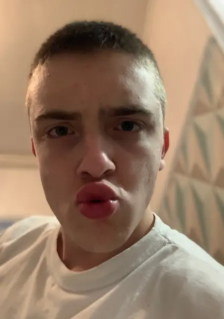 Я Эдуард, 20, из Калининграда, ищу знакомства без обязательств