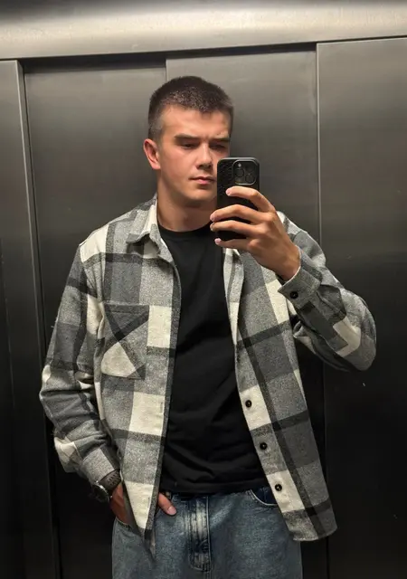 Я Александр, 24, из Рязани, ищу знакомства без обязательств