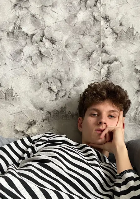 Я Misha, 21, из Астрахани, ищу знакомство для приятного времяпровождения