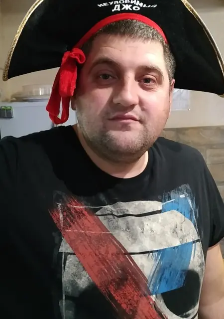 Анатолий из Симферополя, мне 40, познакомлюсь для приятного времяпровождения