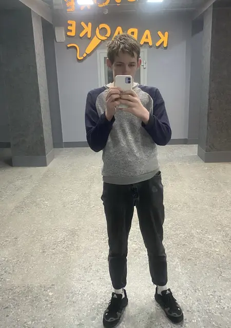 Я Матвей, 19, знакомлюсь на одну ночь в Челябинске