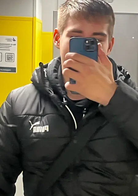 Денис из Кемерово, мне 18, познакомлюсь на одну ночь