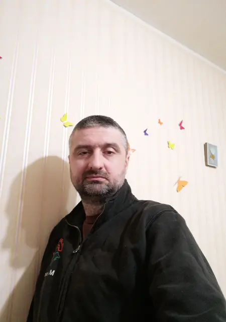 Я Максим, 43 років з Запоріжжя, шукаю знайомства без зобов'язань