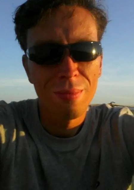 Александр из Старой Руссы, мне 46, познакомлюсь для постоянных отношений