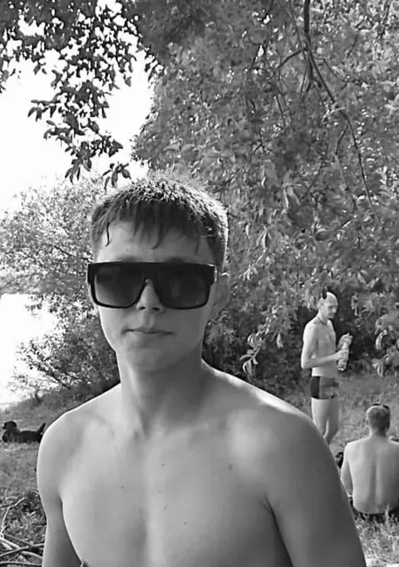 Я Jony, 21, из Череповца, ищу знакомства на одну ночь