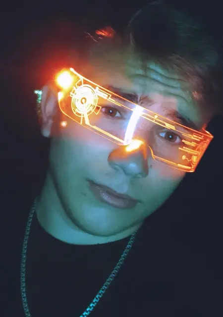 Егор из Твери, мне 19, познакомлюсь для приятного времяпровождения