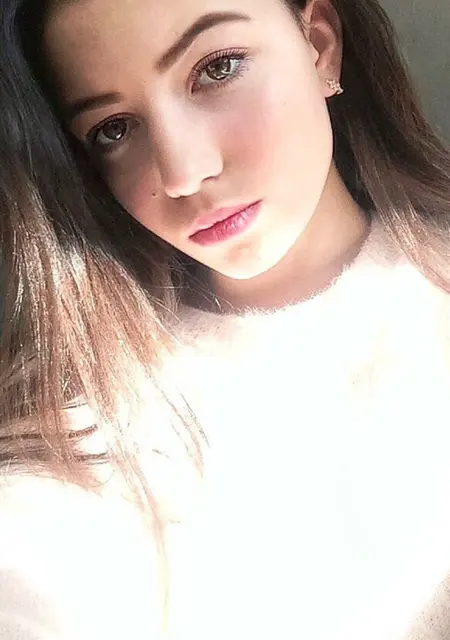 Я Лариса, 19, из Ростова-на-Дону, ищу знакомство для вирта