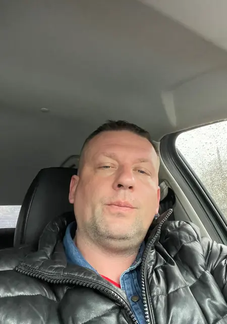 Андрей из Рязани, мне 40, познакомлюсь для приятного времяпровождения