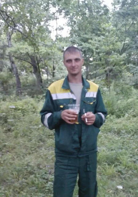 Я Александр, 37, из Партизанска, ищу знакомства без обязательств