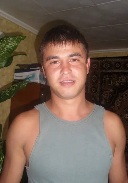 Виталий из Великих Лук, ищу на сайте знакомства на одну ночь