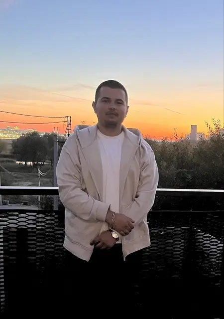 Я Саша, 20, из Тольятти, ищу знакомство для приятного времяпровождения