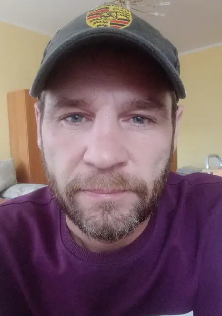 Я Михаил, 45, из Омска, ищу знакомство для приятного времяпровождения