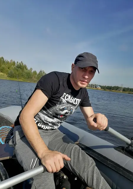 Я Артём, 45, знакомлюсь для общения в Пскове