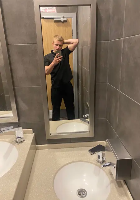 Виталий из Комсомольска-на-Амуре, мне 20, познакомлюсь без обязательств