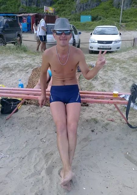 Дима из Тихвина, ищу на сайте знакомства на одну ночь