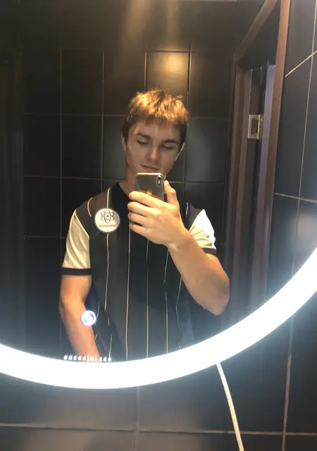 Я Данил, 21, из Сургута, ищу знакомство для постоянных отношений