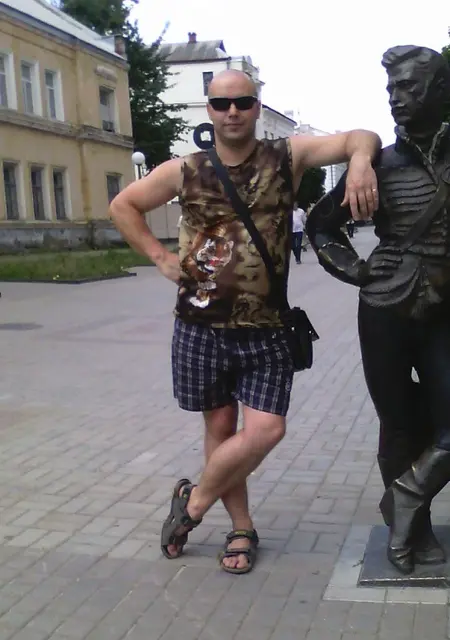 Vitalii з Сум, мені 46 років, познайомлюсь для вірт