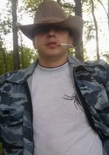 Aleks из Холмска, мне 41, познакомлюсь на одну ночь