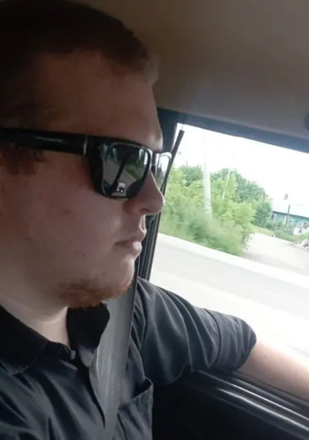 Я Александр, 22, из Прокопьевска, ищу знакомства без обязательств