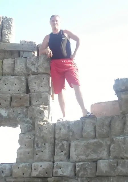 Я Sergey, 42, из Нижневартовска, ищу знакомства на одну ночь