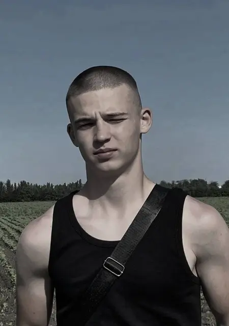 Я Илья, 18, из Тимашевска, ищу знакомства без обязательств