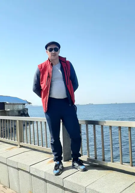 Александр из Владивостока, мне 45, познакомлюсь для приятного времяпровождения