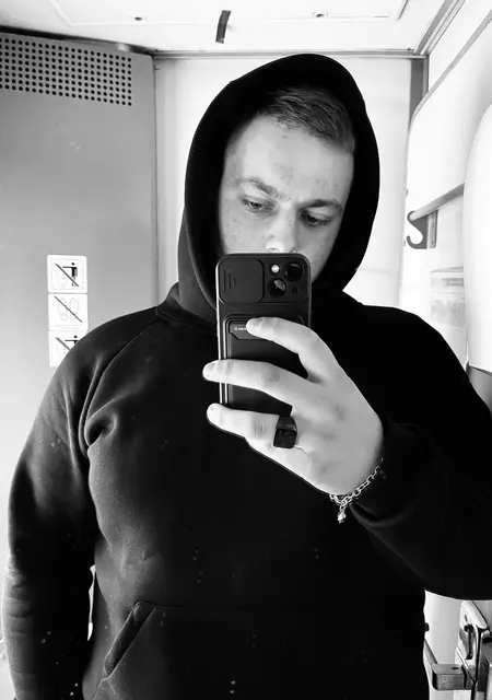 Я Dmittij, 22, знакомлюсь для общения в Суземке