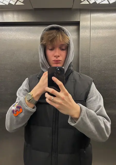 Я Даниил, 20, из Светогорска, ищу знакомство для приятного времяпровождения