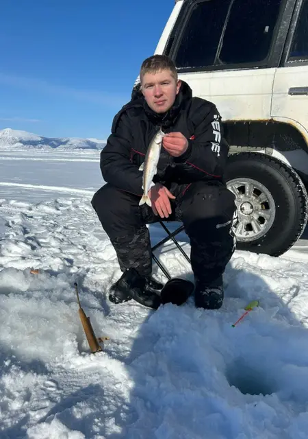 Я Евгений, 20, из Магадана, ищу знакомства без обязательств