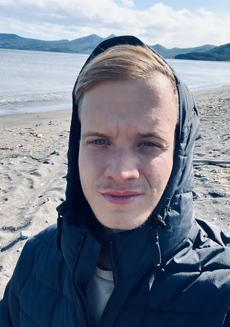 Я Леонид, 26, из Елизова, ищу знакомства на одну ночь