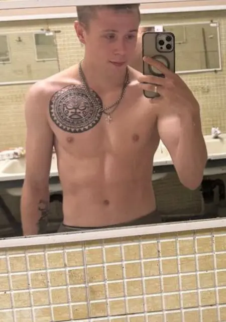 Я Александр, 21, знакомлюсь на одну ночь в Хабаровске