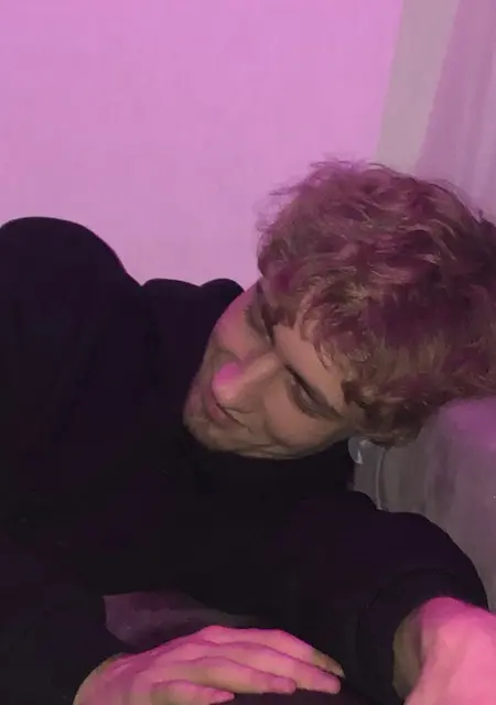 Я Максим, 21, из Сарова, ищу знакомства на одну ночь