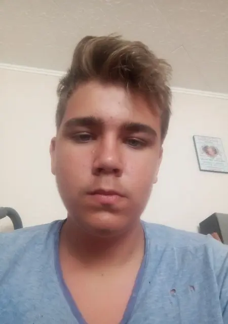 Артём из Караганды, мне 21, познакомлюсь на одну ночь