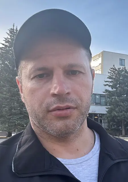 Дима из Симферополя, мне 39, познакомлюсь для приятного времяпровождения