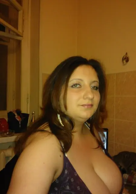 Я Валентинка, 38, из Гатчины, ищу знакомство для постоянных отношений